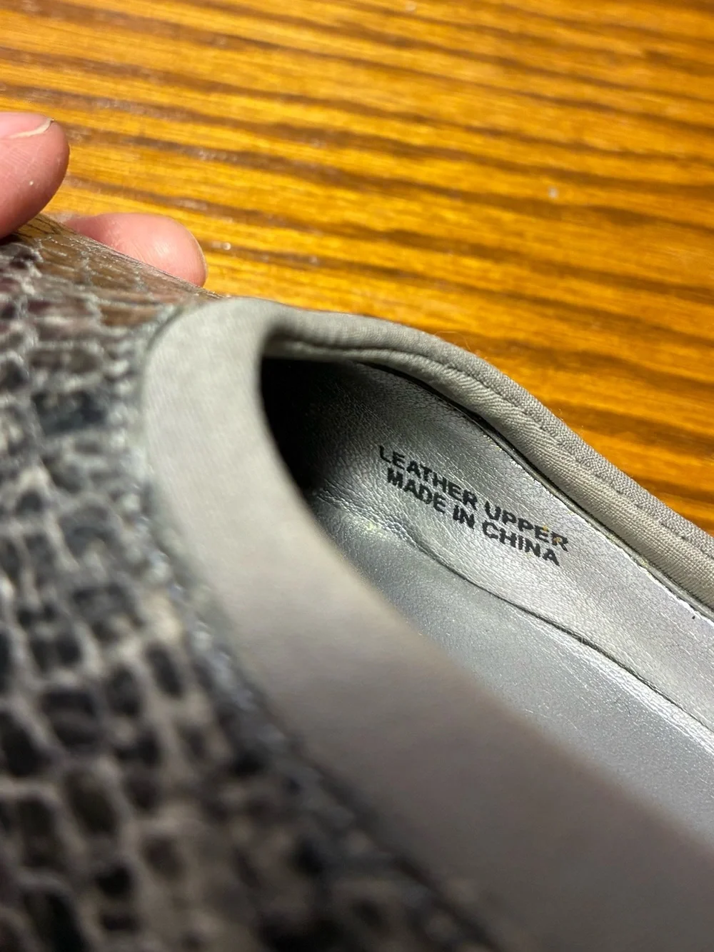 Ellen Tracy Snakeskin Leather Pointed Toe Flats Gray Size 6.5